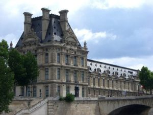 Louvre actuel la tour sud ouest du Louvre