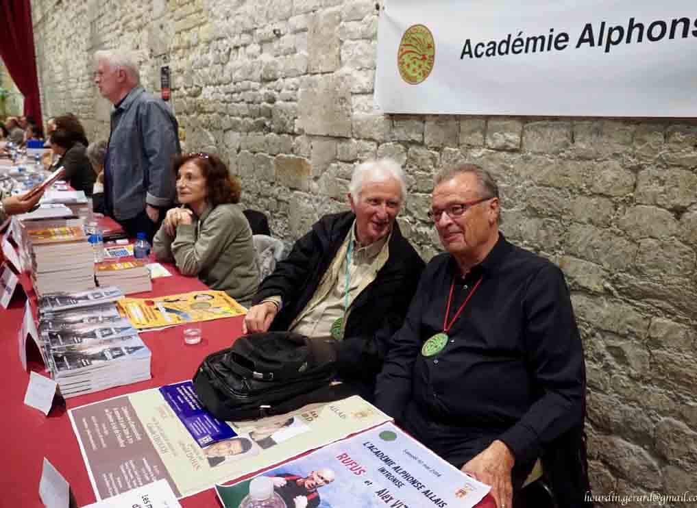 photo du stand LIBD au salon du livre de Honfleur